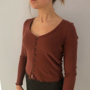 Long sleeve, lettuce edged top